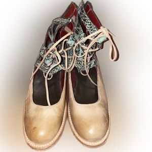 RARE! FreeBird Malone in Size 7, Leather, Lace-up, Low-Heel!